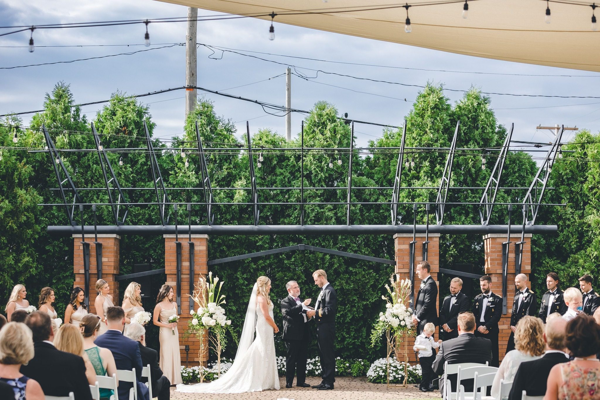 couple saying vows in outdoor wedding